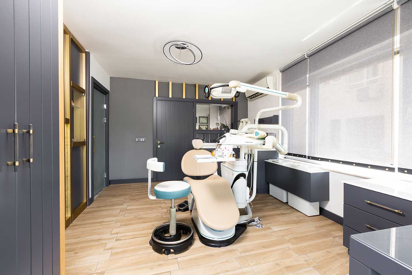 Dental implant treatment at Kadıgil Dental Clinic in Antalya, Türkiye